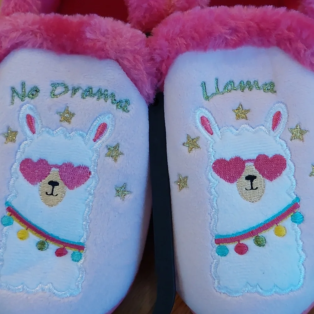 Wonder Nation Girl Slippers - Picture 2 of 9